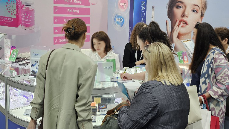 BS PHARM KOREA meeting with international partners at an aesthetic exhibition